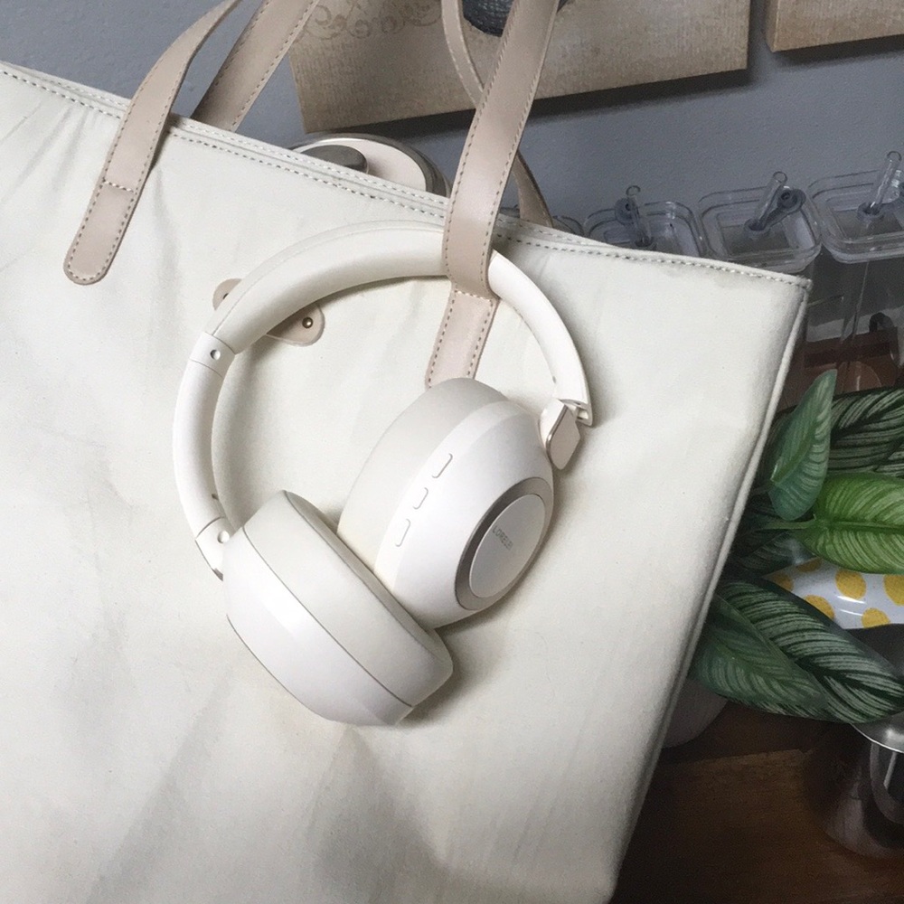 LORELEI B-C6 Wireless Over Ear Headphones